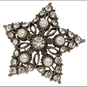 Vintage Silver Plated Filigree Metal Rhinestone & Pearl Star Brooch